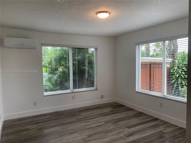 Photo - 712 SW 56th Ave Unit 2