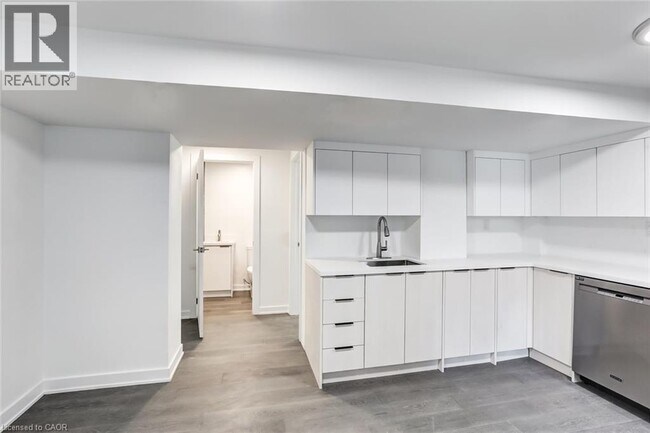 Photo - 38 Thirty Third St Unit Lower