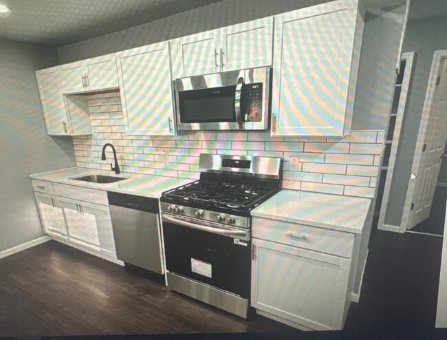 Building Photo - 1824 Central Dr