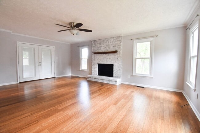 Photo - Coming Soon!! 3 Bedroom 2.5 Bathroom : Dogs Okay