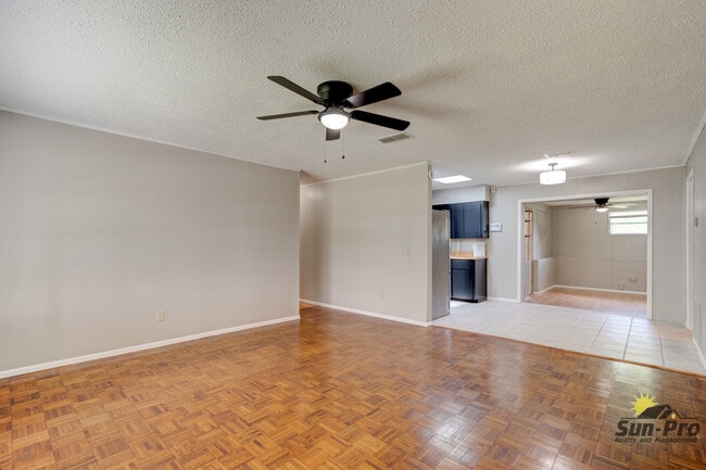 Photo - 907 Hamilton St