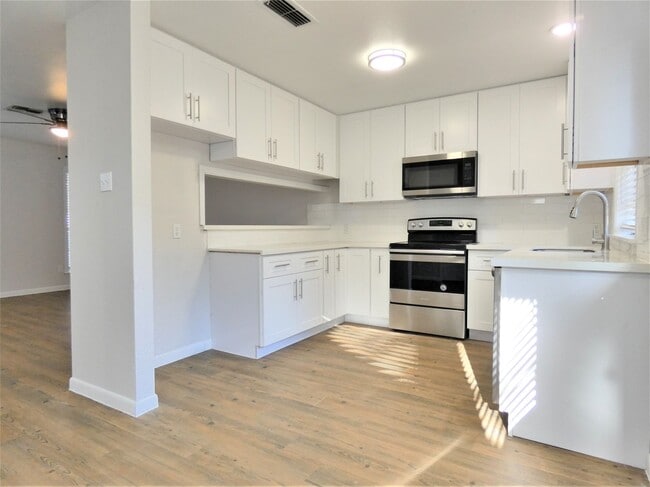 Photo - 606 Golfview Dr