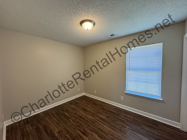 Photo - Ranch home with 2 car garage!