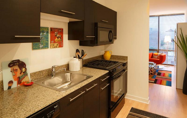 Photo - 829 W Blackhawk St Condo