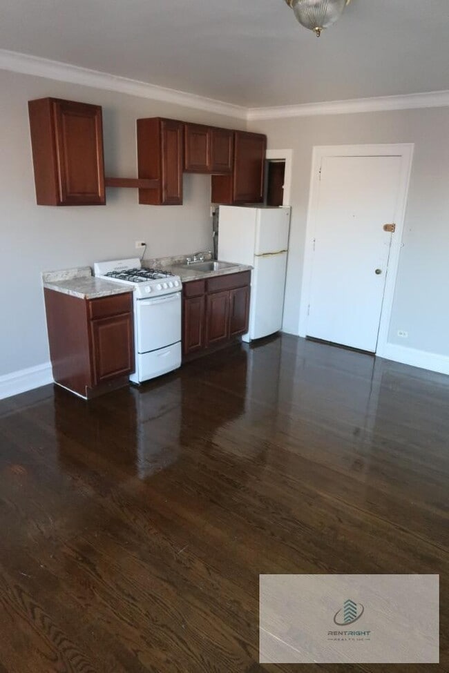 Building Photo - 1712 W Albion Ave