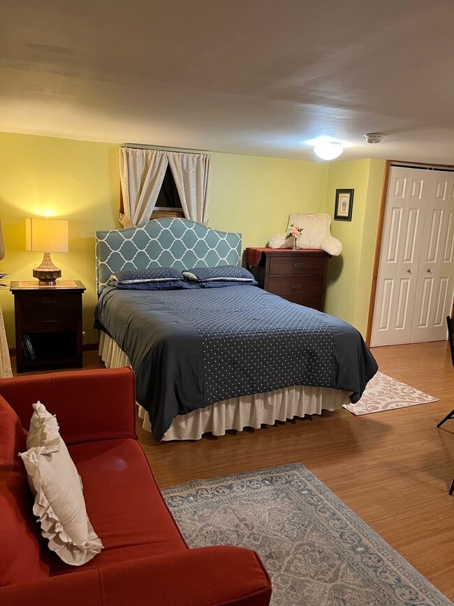 Building Photo - 20 Elmwood Ave Unit Efficiency Studio