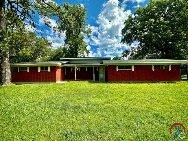 Building Photo - Garden District 3 bed 2 bath Home | Pelica...
