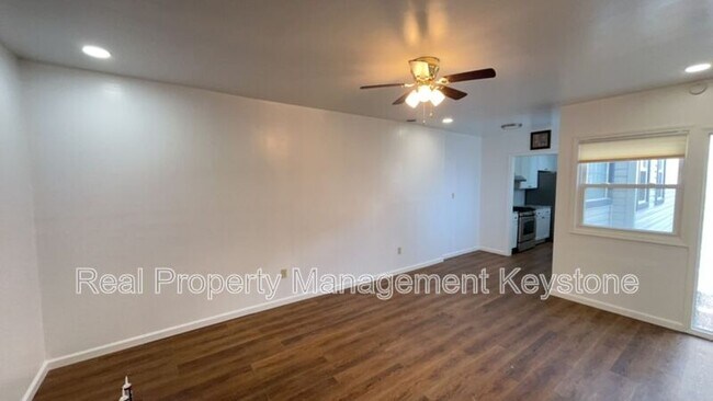 Photo - 1715 Larkins Wy