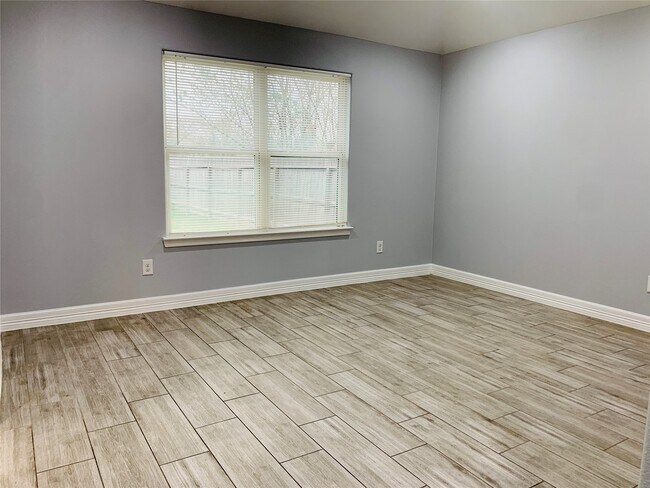 Photo - 4734 Branch St