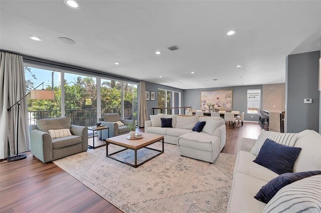 Photo - 640 NE 17th Way