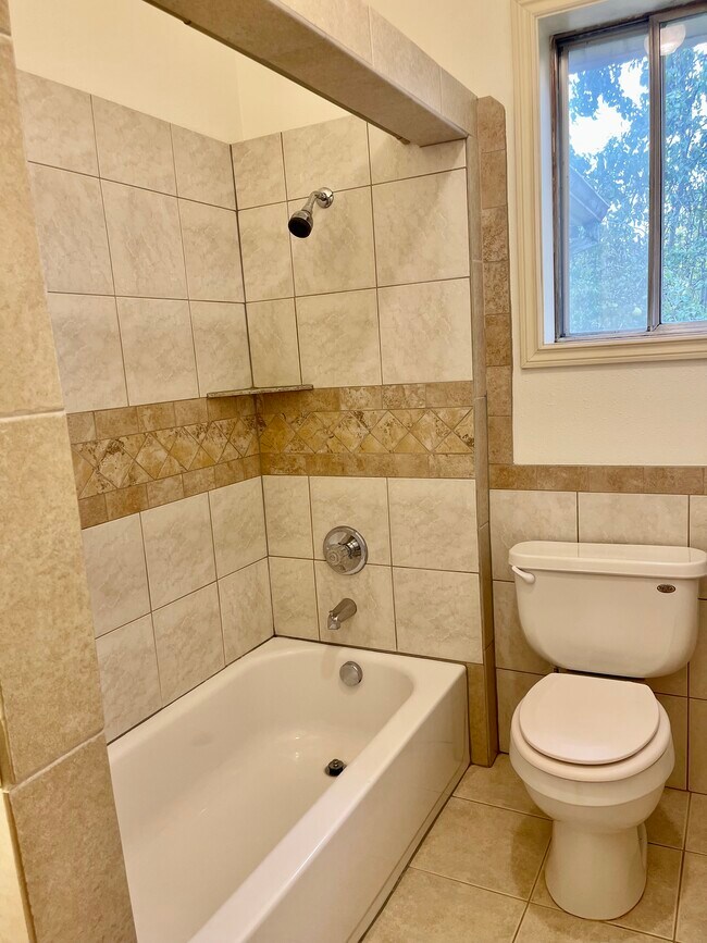 Photo - 9657 N Leonard St