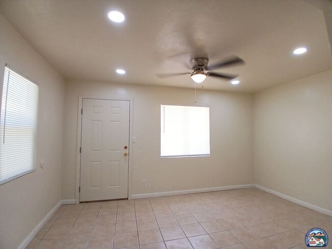 Photo - 210 B St