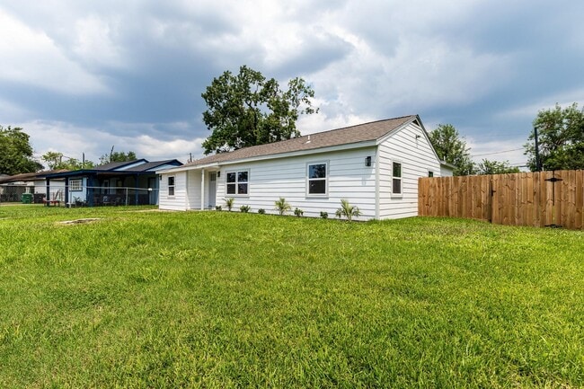 Photo - 9529 Fairland Dr