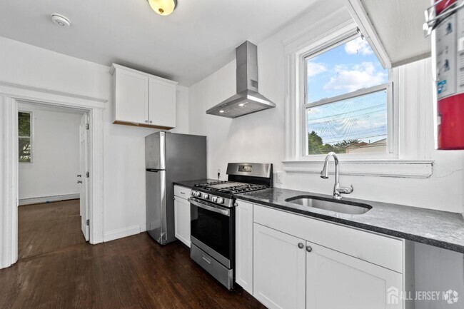 Building Photo - 410 Chadwick Ave Unit 1 Rental