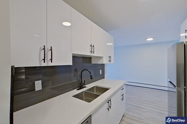 Photo - 10837-10117 117 St NW Unit 404