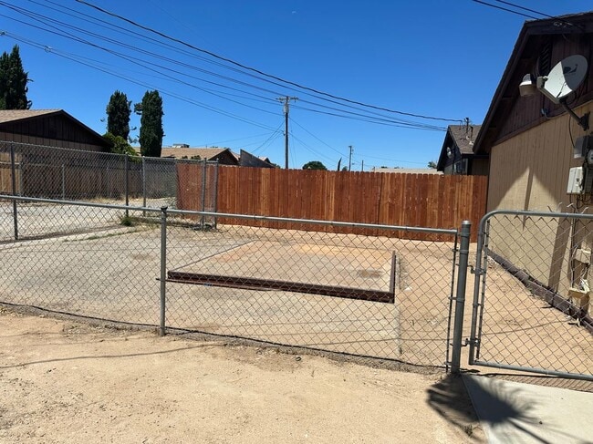 Photo - 16435 Orange St