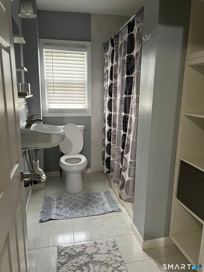 Photo - 569 Burritt St