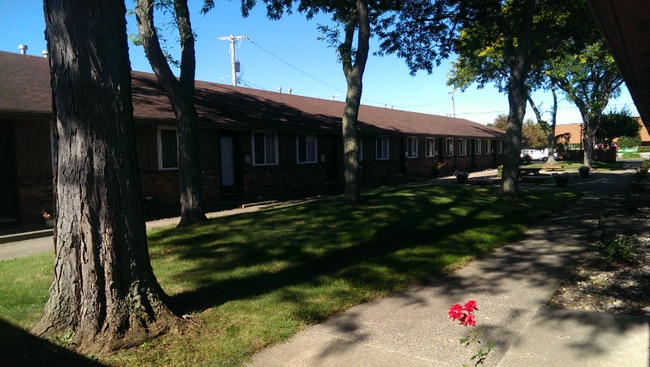 1955 S Reynolds Rd
