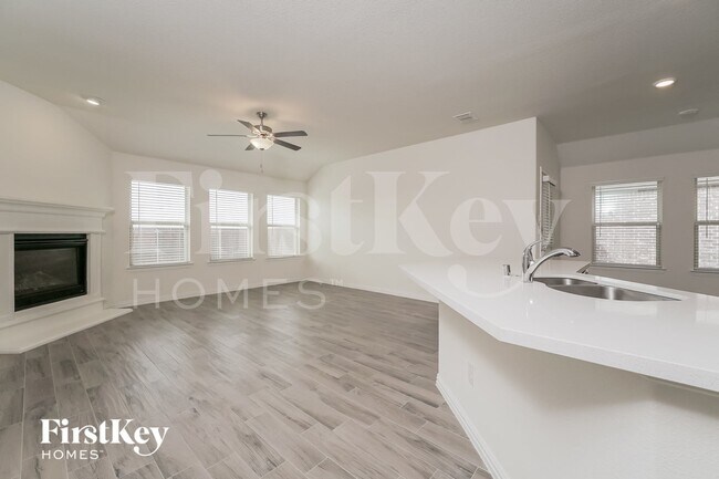 Photo - 815 Silverbell St