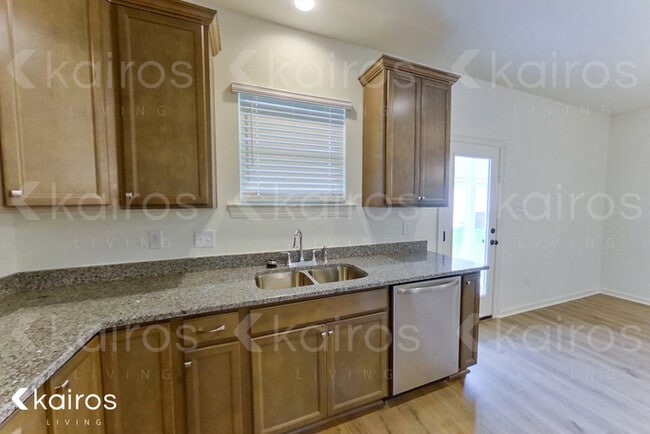 Photo - 206 Teddy Ln