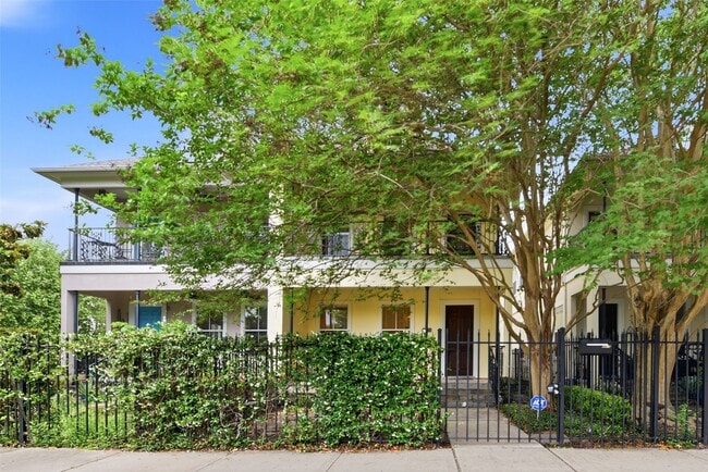 Photo - 4424 Blossom St