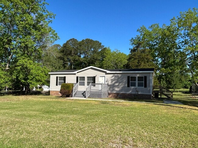 Building Photo - Introducing this newly remodeled 3 Bedroom 2 Bathroom home on large lot.
