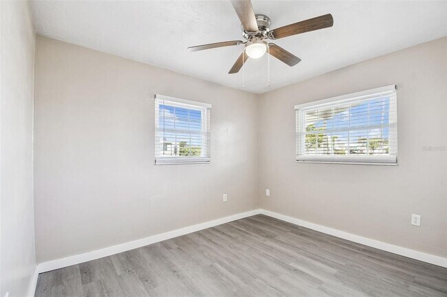 Photo - 337 4th St W