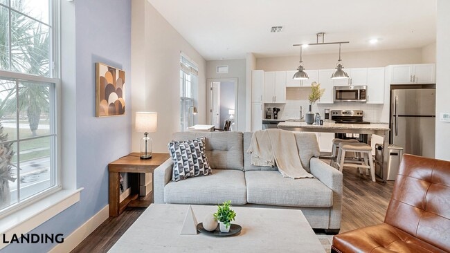 5885 Lakehurst Dr Unit 2421