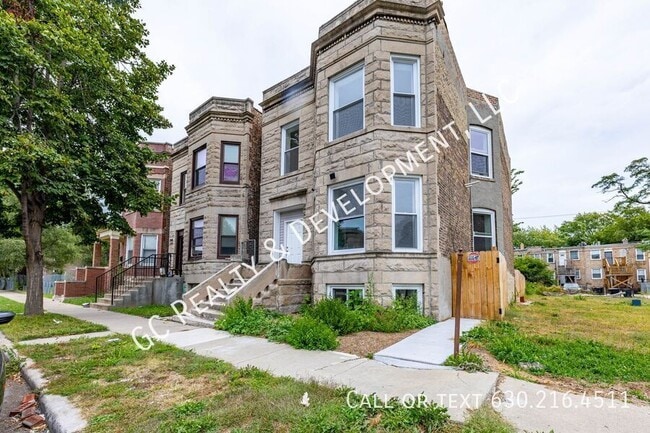 Building Photo - 6433 S Vernon Ave Unit 2