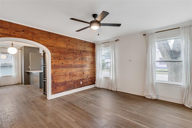 Photo - 4716 Avenue G