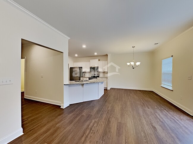 Photo - 692 Woodall Rd