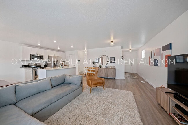 Photo - 341 N Angus Dr