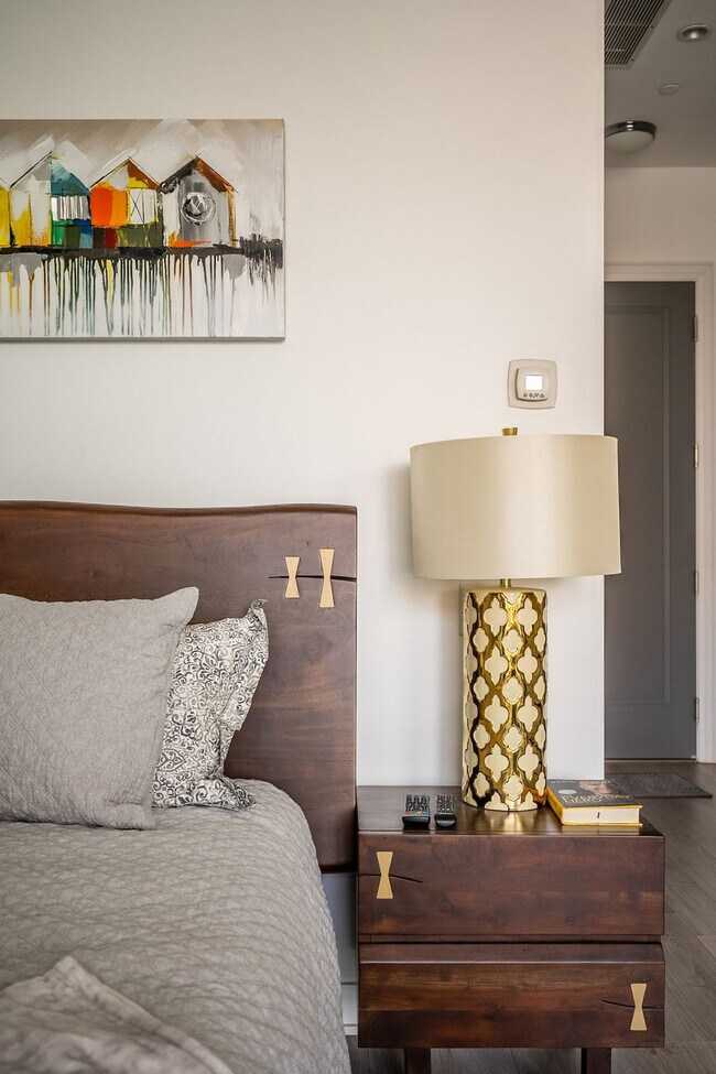 Building Photo - 155 Yorkville Ave Unit SI ID1345936P