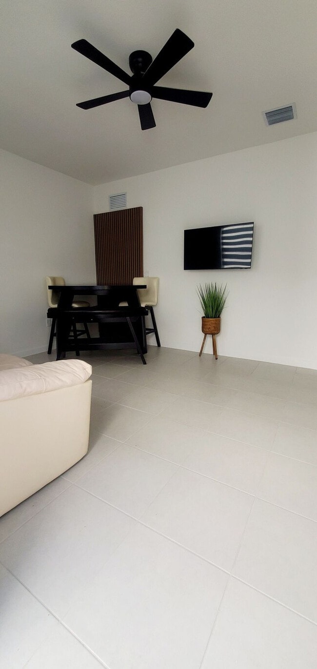 Photo - 19661 SW 340th St Unidad ID1460112P