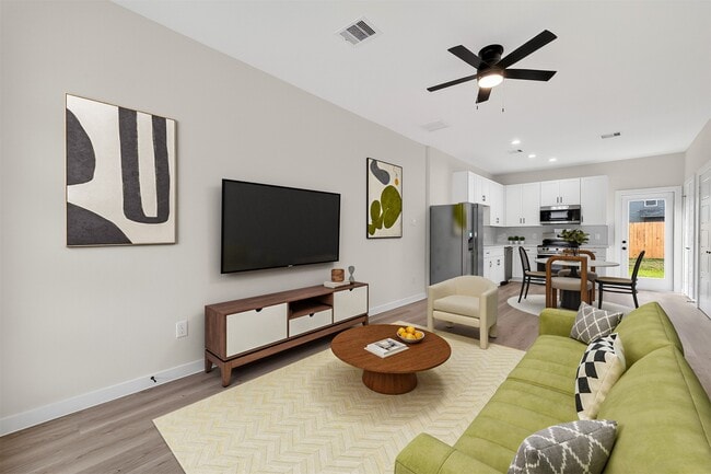 Photo - 5523 Haight St