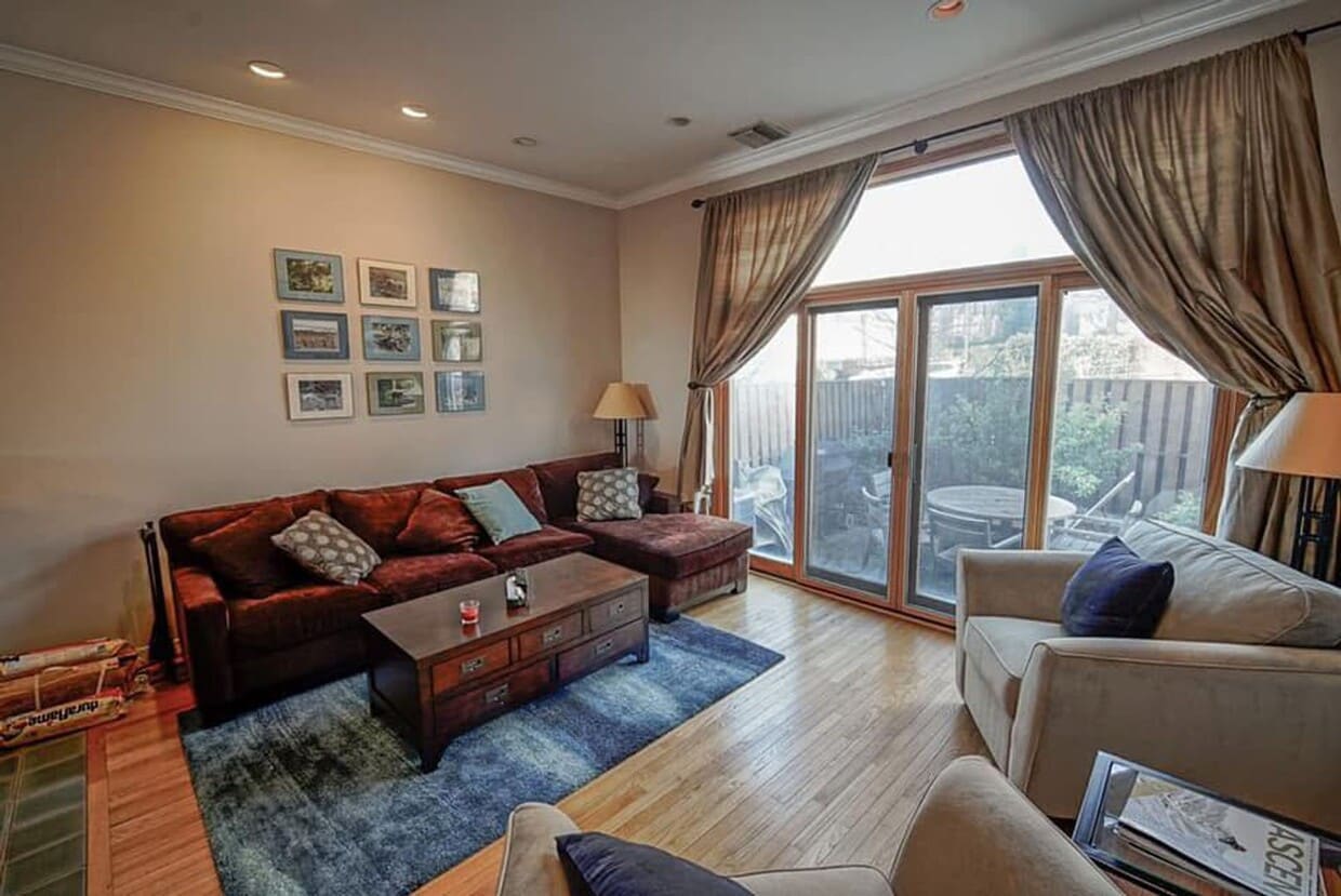 3-bed, 2-bath GIANT townhouse + GARAGE, BA... - 3-bed, 2-bath GIANT townhouse + GARAGE, BA...