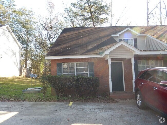 Building Photo - AWESOME 3/3 in Great Location w/ Vaulted C... Rental