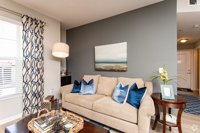 2BR, 2BA - 1,053 SF - Suite B