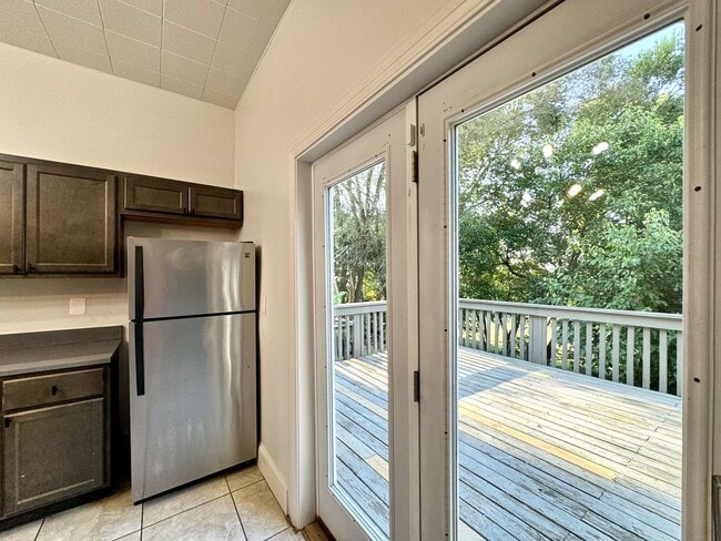 Photo - 4 bed/2 full bath Rental on Warner - Mins ...