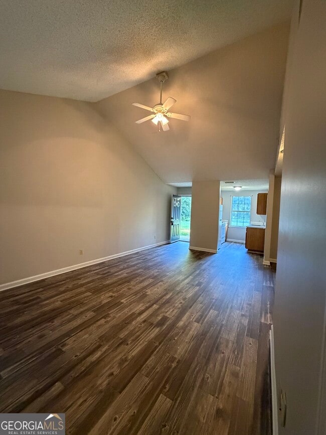 302 Admiral's Walk Dr