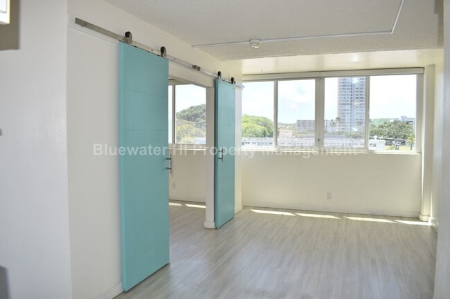 Building Photo - University Villa 1/1/1 (Conveniently Located) Unit 604