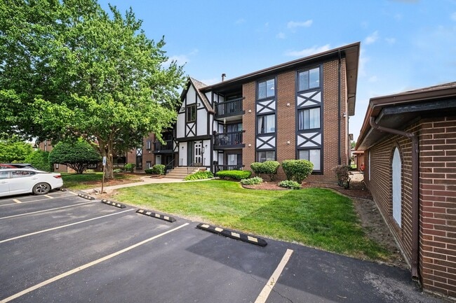 Building Photo - 13615 Royal Ct