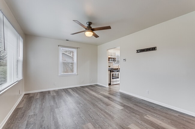 Photo - 2414 Emlong St