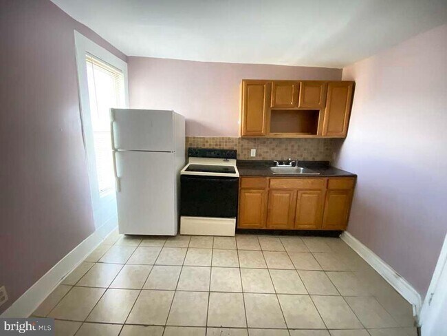 Photo - 1833 W Rockland St