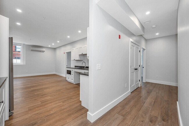 Photo - 241 W 6th St Unit 120