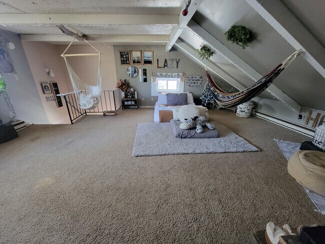 Photo - AVAILABLE JUNE 1st 2026 - 3 Bed 2 Bath Spacious Home near Campus