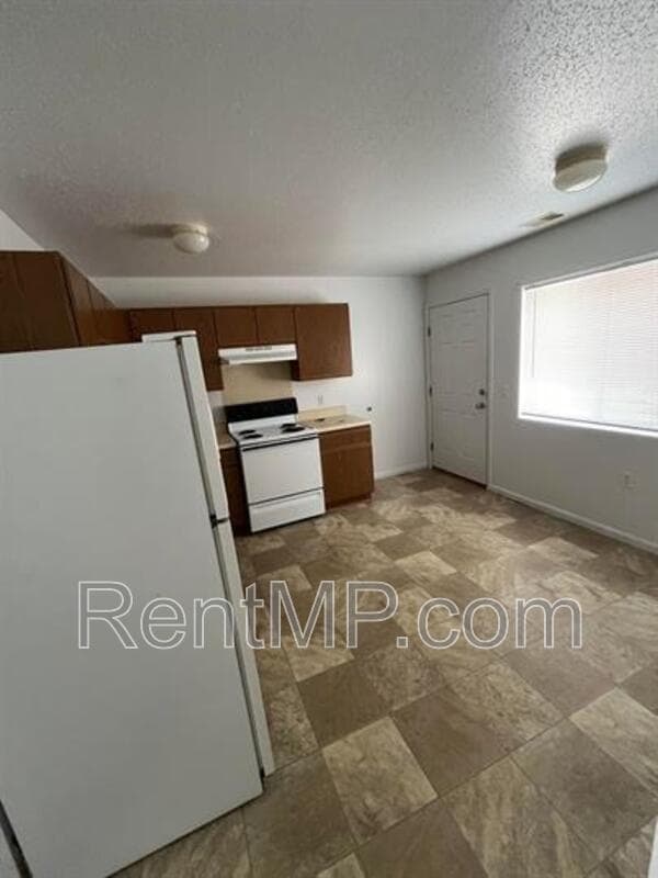 Photo - 330 W Cherry St