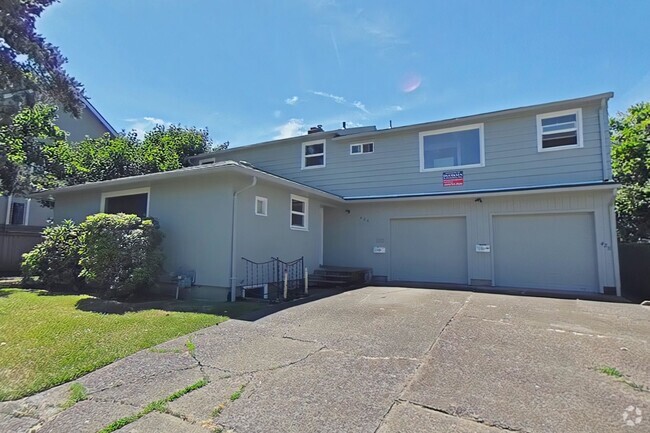 Building Photo - Duplex ~ Close to Campus ~ Cat Friendly Unit 426 NW 25th Rental