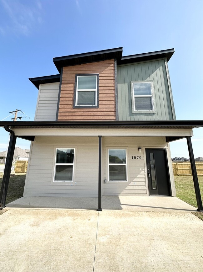 Building Photo - 1070 Boardwalk