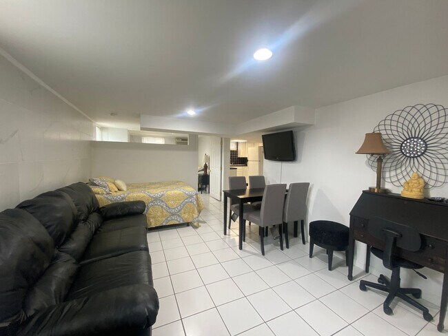 Photo - Charming 1 bedroom, fully furnished apartment Unit 2655 Eldridge Avenue